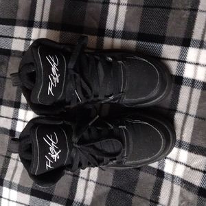 Black Jordan Flight size 5 youth